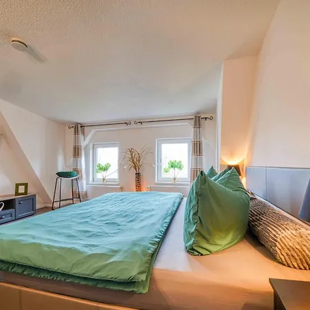 Zuarin Schlossblick Mit Dschungel-Feeling - Direkt Am Schlossgarten Von Schwerin - Ganzes Apartment - Parkplatz Vorhanden Apartmán