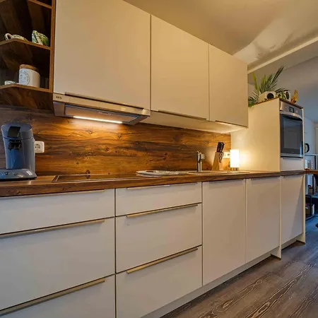 Zuarin Schlossblick Mit Dschungel-Feeling - Direkt Am Schlossgarten Von Schwerin - Ganzes Apartment - Parkplatz Vorhanden Apartmán