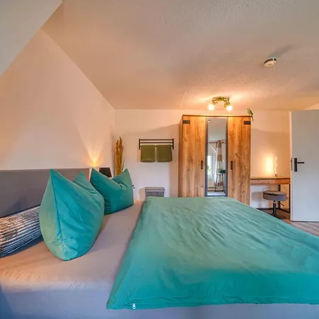 Zuarin Schlossblick - Ganzes Direkt Am Schlossgarten Von Mit Dschungel-feeling - Parkplatz Auf Anfrage Vorhanden Апартаменти *