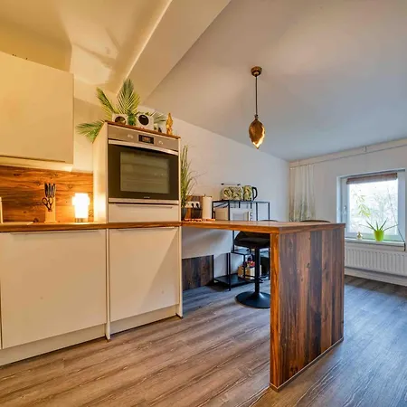 Zuarin Schlossblick Mit Dschungel-Feeling - Direkt Am Schlossgarten Von Schwerin - Ganzes Apartment - Parkplatz Vorhanden Apartmán *