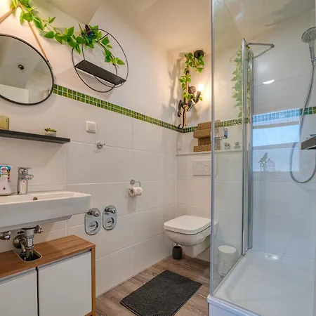 Apartmán Zuarin Schlossblick Mit Dschungel-Feeling - Direkt Am Schlossgarten Von Schwerin - Ganzes Apartment - Parkplatz Vorhanden