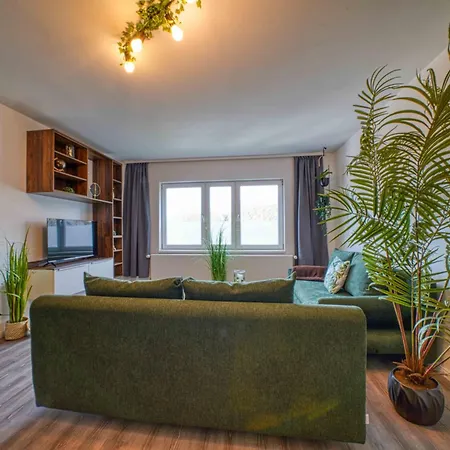 Zuarin Schlossblick Mit Dschungel-Feeling - Direkt Am Schlossgarten Von Schwerin - Ganzes Apartment - Parkplatz Vorhanden Apartmán *