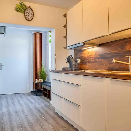 Zuarin Schlossblick Mit Dschungel-Feeling - Direkt Am Schlossgarten Von Schwerin - Ganzes Apartment - Parkplatz Vorhanden Apartmán