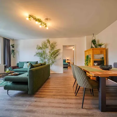 Zuarin Schlossblick Mit Dschungel-Feeling - Direkt Am Schlossgarten Von Schwerin - Ganzes Apartment - Parkplatz Vorhanden Apartmán