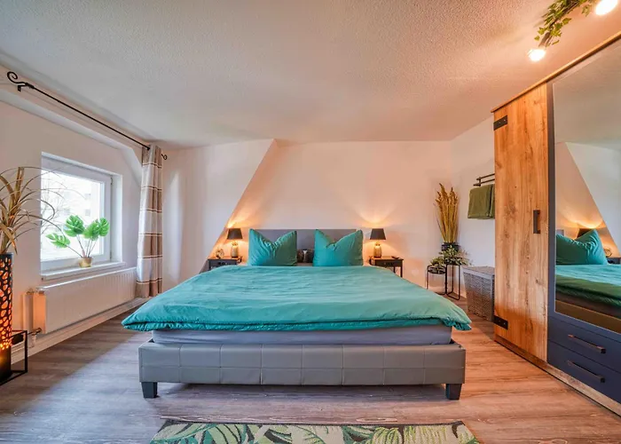 Apartment Zuarin Schlossblick - Ganzes Direkt Am Schlossgarten Von Mit Dschungel-feeling - Parkplatz Auf Anfrage Vorhanden *