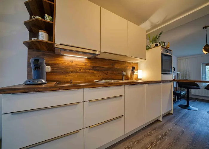 Zuarin Schlossblick - Ganzes Direkt Am Schlossgarten Von Mit Dschungel-feeling - Parkplatz Auf Anfrage Vorhanden Apartment