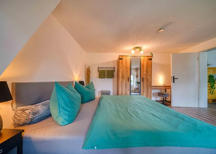 Zuarin Schlossblick - Ganzes Direkt Am Schlossgarten Von Mit Dschungel-feeling - Parkplatz Auf Anfrage Vorhanden Apartment *