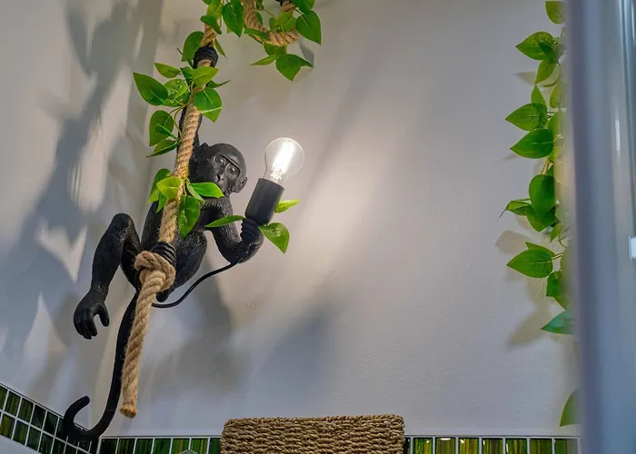 Apartment Zuarin Schlossblick - Ganzes Direkt Am Schlossgarten Von Mit Dschungel-feeling - Parkplatz Auf Anfrage Vorhanden