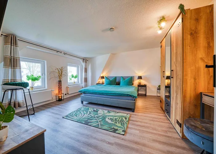 Zuarin Schlossblick - Ganzes Direkt Am Schlossgarten Von Mit Dschungel-feeling - Parkplatz Auf Anfrage Vorhanden *