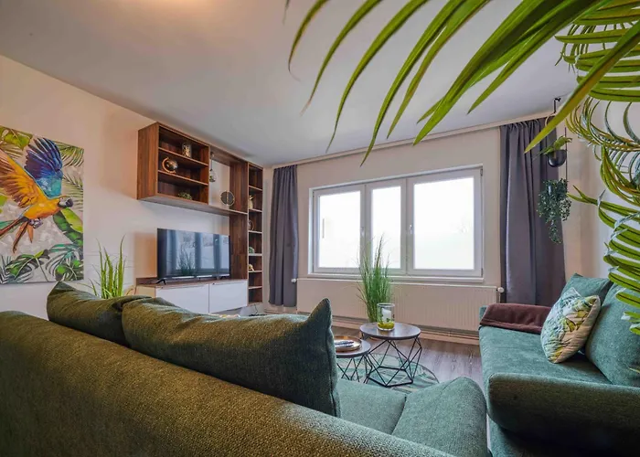 Zuarin Schlossblick - Ganzes Direkt Am Schlossgarten Von Mit Dschungel-feeling - Parkplatz Auf Anfrage Vorhanden