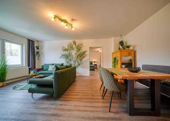 Zuarin Schlossblick - Ganzes Direkt Am Schlossgarten Von Mit Dschungel-feeling - Parkplatz Auf Anfrage Vorhanden Apartment